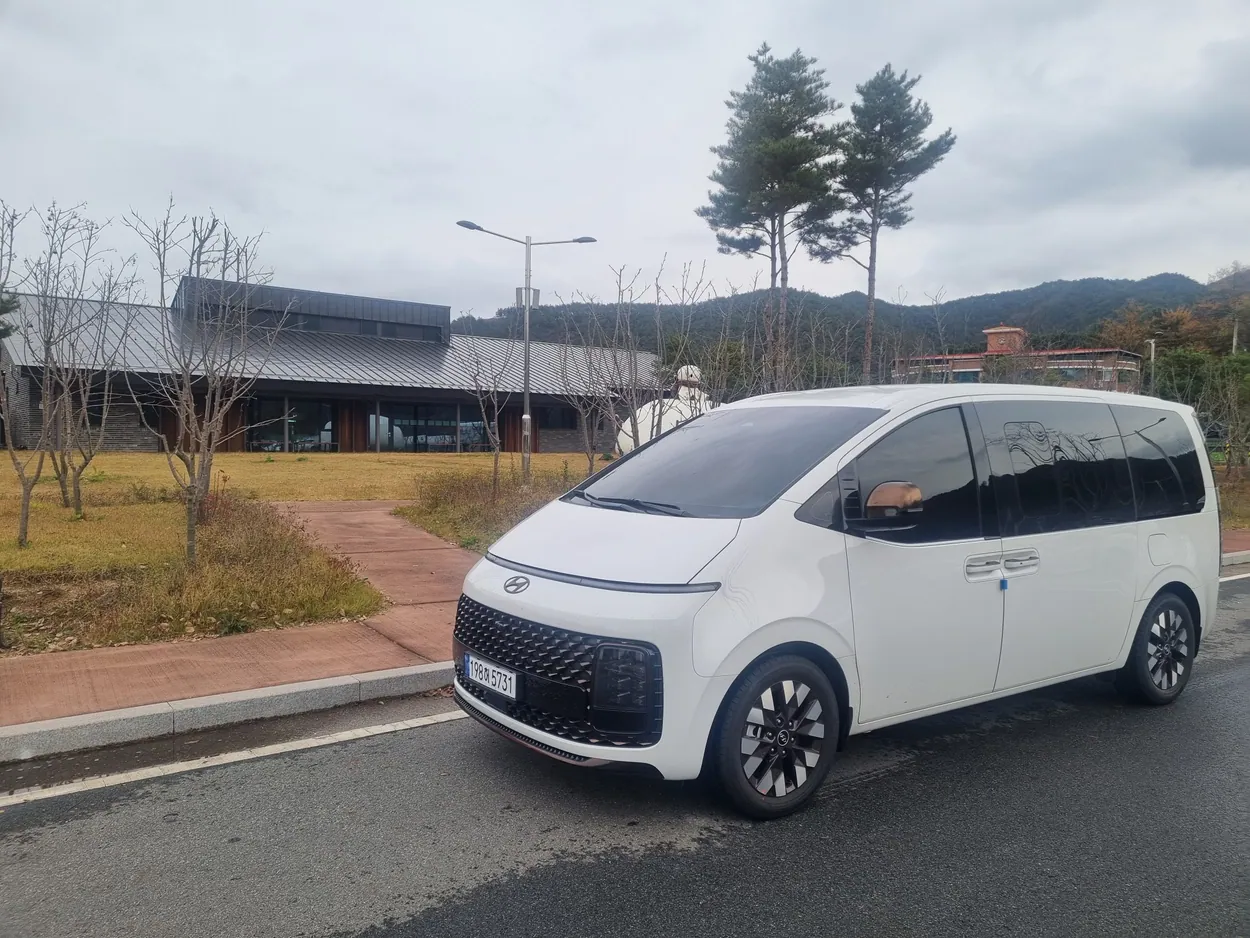 Staria 11seater